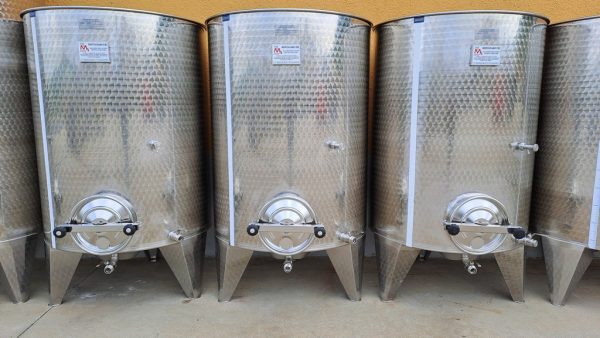 STAINLESS STELL TANKS CAPACITY LITERS 1000 PNEUMATIC FLOATING LID, WITH MANHOLE, ROUNDED BOTTOM NEW EQUIPMENT