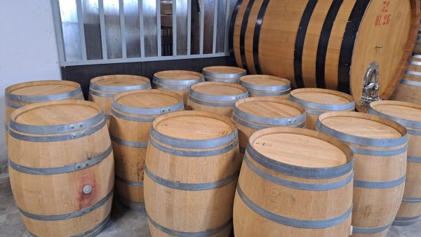 BARRELS IN OAK WOOD CAPACITY LITERS 225/228 OF THIRD-USE USED FOR RED WINE SECOND-HAND EQUIPMENT - Image 2