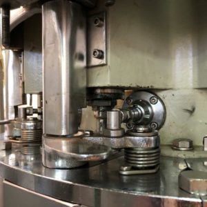 TAPPATORE BERTOLASO MODELLO DELTA 408 A 8 TESTE PER TAPPO SUGHERO RASO, MACCHINA USATA - immagine 4