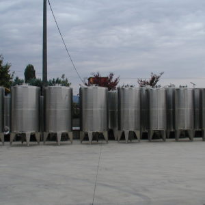 STAINLESS STEEL TANKS FOR WINE
