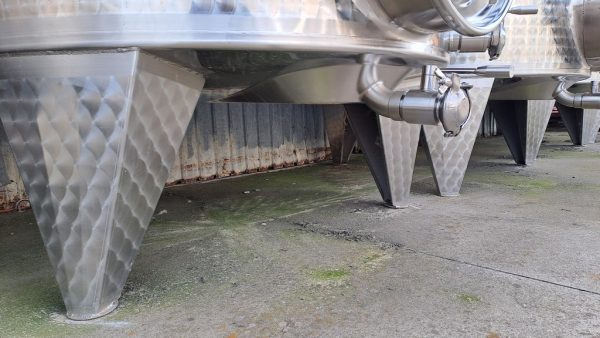 SERBATOI IN ACCIAIO INOX, CAPACITA’ 2500 LITRI, MODELLO STOCCAGGIO A FONDO BOMBATO, ATTREZZATURA DI NUOVA COSTRUZIONE - immagine 8
