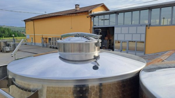 SERBATOI IN ACCIAIO INOX, CAPACITA’ 2500 LITRI, MODELLO STOCCAGGIO A FONDO BOMBATO, ATTREZZATURA DI NUOVA COSTRUZIONE - immagine 6