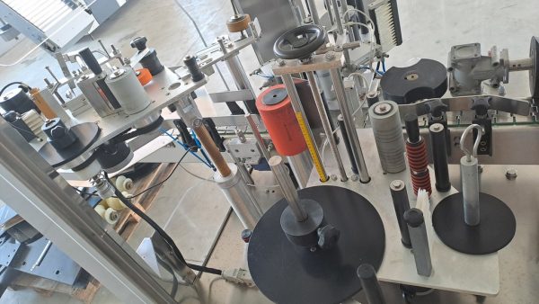 ETICHETTATRICE ADESIVA OMB A TRE STAZIONI CON DISTRIBUTORE DI CAPSULE, MACCHINA USATA - immagine 8