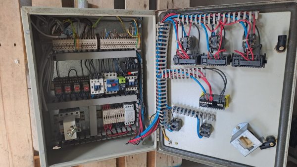 QUADRO ELETTRICO CON 4 TEMROSTATI PER CONTROLLO TEMPERATURE SERBATOI, ATTREZZATURA USATA - immagine 4