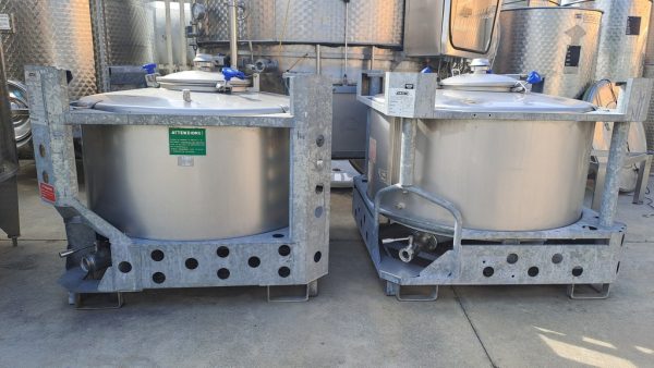 SERBATOI PALLETTIZZATI, MARCA AZZINI, CAPACITA’ 500 LITRI, ATTREZZATURA USATA