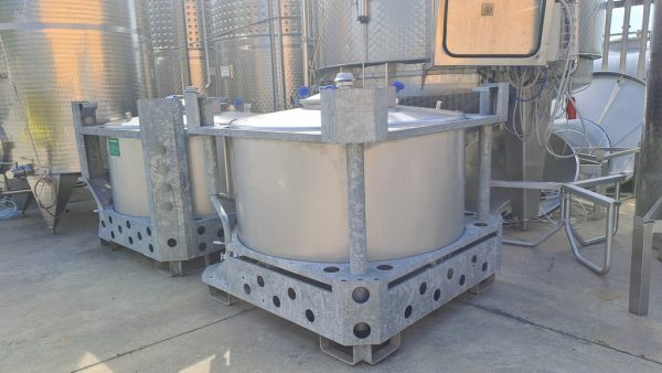 SERBATOI PALLETTIZZATI, MARCA AZZINI, CAPACITA’ 500 LITRI, ATTREZZATURA USATA - immagine 5
