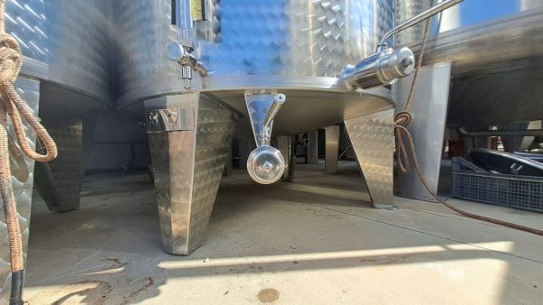 STAINLESS STEEL TANKS, LAINOX FIRM, CONICAL BOTTOM FLOATING LID WITHOUT MANHOLE, LITER CAPACITY 2500 (HL 25), SECOND-HAND EQUIPMENT - Image 2