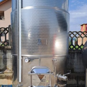 STAINLESS STEEL TANK, CAPACITY LITERS 3800 (HL 38) ABOUT, INCLINED FLAT BOTTOM, WINEMAKING  MODEL, SECOND-HAND EQUIPMENT