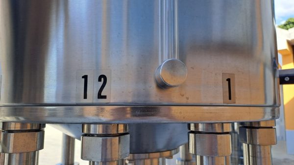 MONOBLOCCO GAI 12/1 IN ACCIAIO INOX, RIEMPITRICE 12 RUBINETTI E TAPPATORE SUGHERO RASO, MACCHINA USATA - immagine 13