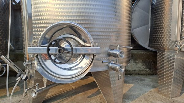 STAINLESS STEEL TANK, L.A.INOX FIRM, CONICAL BOTTOM FLOATING LID, LITER CAPACITY 2600 (HL 26), SECOND-HAND EQUIPMENT - Image 3