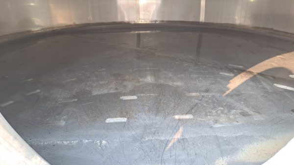 STAINLESS STEEL TANK LITER CAPACITY 5000 (HL 50), MODEL VINIFICATION/STORAGE, INCLINED FLAT BOTTOM WITH INSULATED BAND, SECOND HAND EQUIPMENT - Image 5