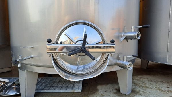 STAINLESS STEEL TANK LITER CAPACITY 10.000 (HL 100) ABOUT, MODEL VINIFICATION/STORAGE, INCLINED FLAT BOTTOM WITH INSULATED BAND, AZZINI FIRM, SECOND HAND EQUIPMENT - Image 3