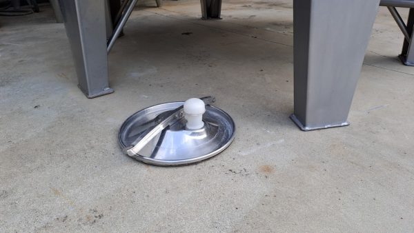 STAINLESS STEEL TANKS CAPACITY HL 100 ABOUT, STORAGE/WINEMAKING MODEL, ROUNDED BOTTOM WITH PLATE, SECOND-HAND EQUIPMENT - Image 4