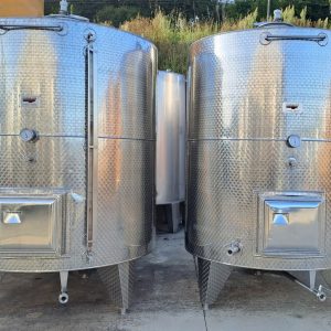 SERBATOI IN ACCIAIO INOX TOTALMENTE COIBENTATI FONDO CONICO, CAPACITÀ LITRI 5.000 (HL 50) CIRCA, MARCA VELO, MODELLO VINIFICAZIONE CON FASCIA, ATTREZZATURA USATA