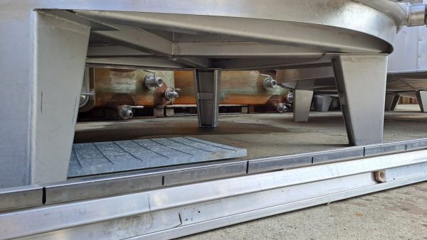 STAINLESS STEEL TANK LITER CAPACITY 10.000 (HL 100) ABOUT, MODEL VINIFICATION/STORAGE, INCLINED FLAT BOTTOM WITH INSULATED BAND, AZZINI FIRM, SECOND HAND EQUIPMENT - Image 12