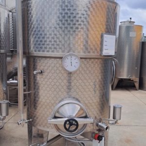 STAINLESS STEEL TANKS CAPACITY LITERS 1000 (10 HL) STORAGE MODEL WITH INSULATED COOLING BAND AND BOTTOM HEATED, SECOND HAND MACHINE