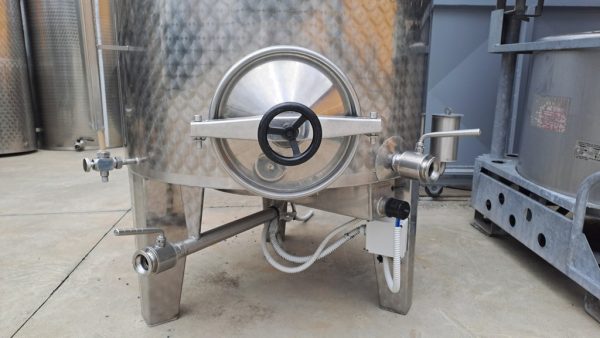 STAINLESS STEEL TANKS CAPACITY LITERS 1000 (10 HL) STORAGE MODEL WITH INSULATED COOLING BAND AND BOTTOM HEATED, SECOND HAND MACHINE - Image 3