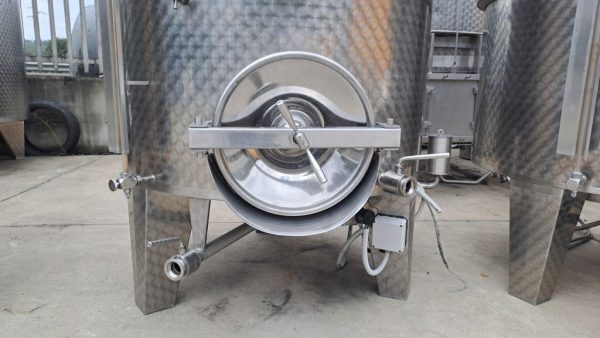 STAINLESS STEEL TANKS CAPACITY LITERS 1500 (15 HL) STORAGE MODEL WITH INSULATED COOLING BAND AND BOTTOM HEATED, SECOND HAND MACHINE - Image 4