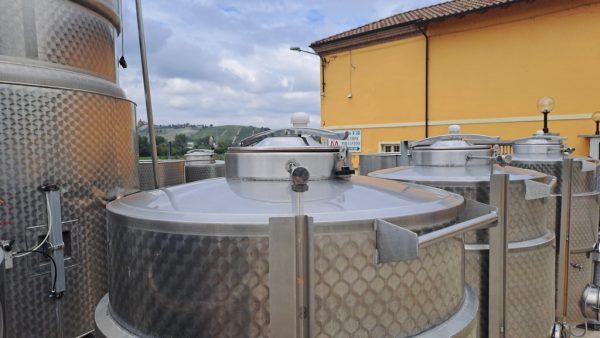 STAINLESS STEEL TANKS CAPACITY LITERS 1500 (15 HL) STORAGE MODEL WITH INSULATED COOLING BAND AND BOTTOM HEATED, SECOND HAND MACHINE - Image 7