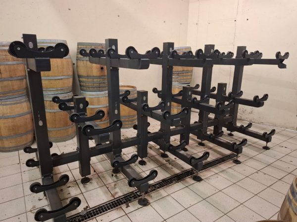 28-SLOT PAINTED IRON BARRIQUE SUPPORT, USED EQUIPMENT - Image 5
