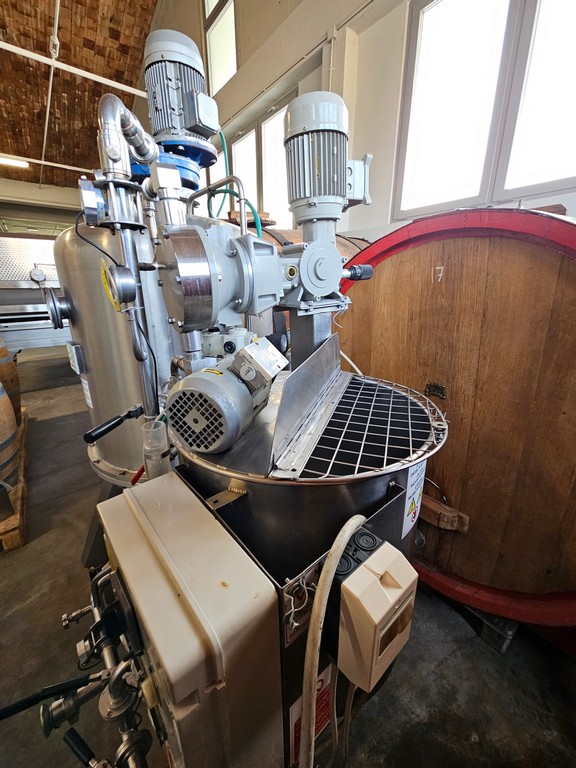 STAINLESS STEEL SFOGGIA KIESELGUR FILTER, 5 MQ OF FILTERING SURFACE, WITH HORIZONTAL SHEETS AND CENTRIFUGAL DISCHARGE, SECOND HAND MACHINE - Image 5 STAINLESS STEEL SFOGGIA KIESELGUR FILTER, 5 MQ OF FILTERING SURFACE, WITH HORIZONTAL SHEETS AND CENTRIFUGAL DISCHARGE, SECOND HAND MACHINE - Image 5