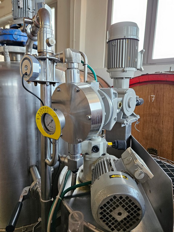 STAINLESS STEEL SFOGGIA KIESELGUR FILTER, 5 MQ OF FILTERING SURFACE, WITH HORIZONTAL SHEETS AND CENTRIFUGAL DISCHARGE, SECOND HAND MACHINE - Image 8 STAINLESS STEEL SFOGGIA KIESELGUR FILTER, 5 MQ OF FILTERING SURFACE, WITH HORIZONTAL SHEETS AND CENTRIFUGAL DISCHARGE, SECOND HAND MACHINE - Image 8