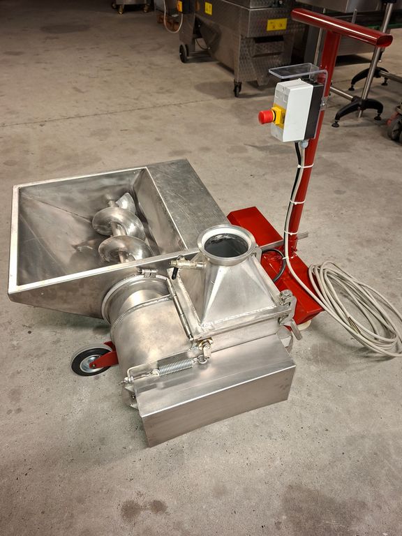 VOLUMETRIC PUMP FIRM STRAZZARI MOD. G6-220, SECOND-HAND MACHINE VOLUMETRIC PUMP FIRM STRAZZARI MOD. G6-220, SECOND-HAND MACHINE