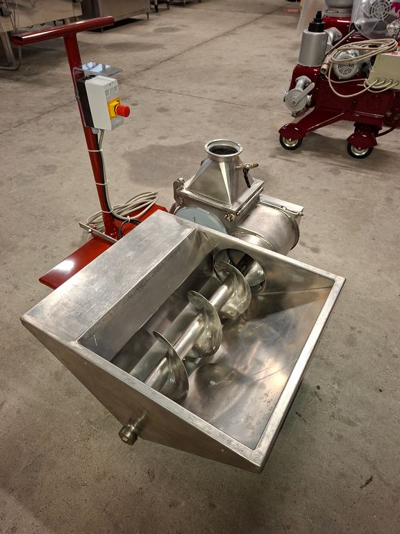 VOLUMETRIC PUMP FIRM STRAZZARI MOD. G6-220, SECOND-HAND MACHINE - Image 4 VOLUMETRIC PUMP FIRM STRAZZARI MOD. G6-220, SECOND-HAND MACHINE - Image 4