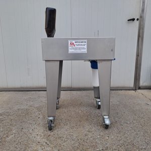 STAINLESS STEEL SEMIAUTOMATIC RINSING MACHINE, “MOD MF” WITH 2 WATER RINSING NOZZLES, SECOND HAND MACHINE