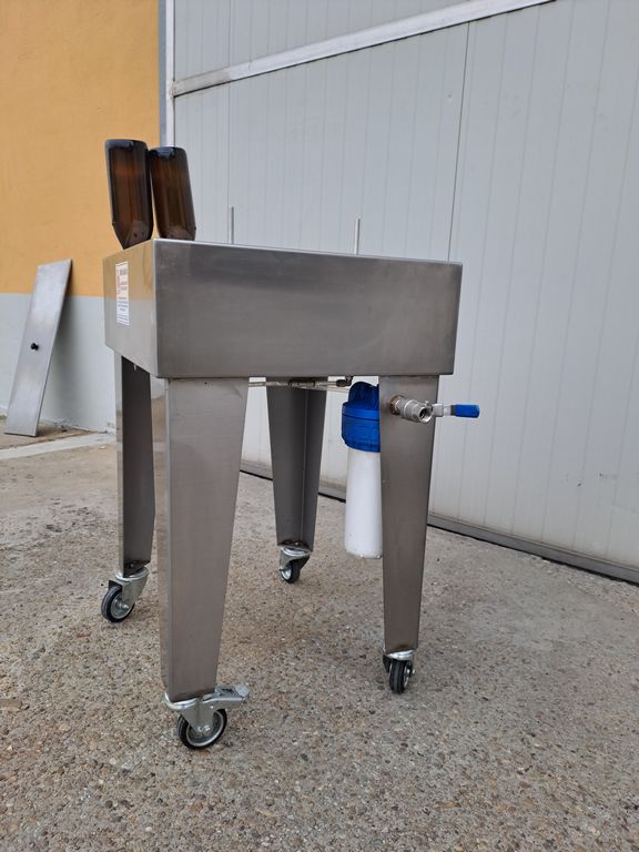 STAINLESS STEEL SEMIAUTOMATIC RINSING MACHINE, “MOD MF” WITH 2 WATER RINSING NOZZLES, SECOND HAND MACHINE - Image 2 STAINLESS STEEL SEMIAUTOMATIC RINSING MACHINE, “MOD MF” WITH 2 WATER RINSING NOZZLES, SECOND HAND MACHINE - Image 2