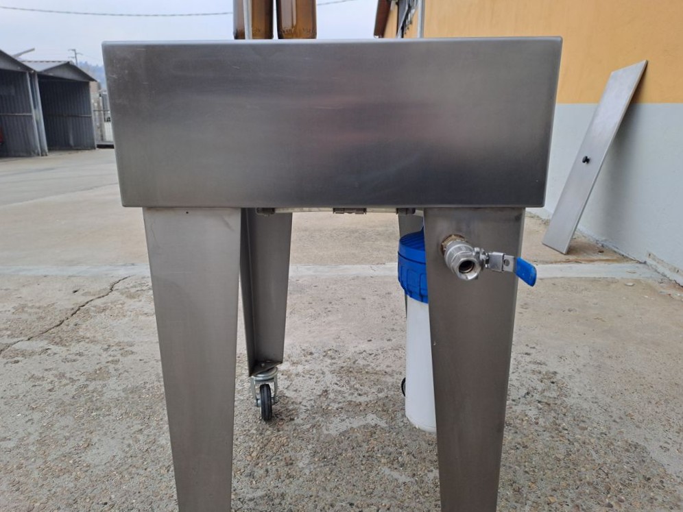 STAINLESS STEEL SEMIAUTOMATIC RINSING MACHINE, “MOD MF” WITH 2 WATER RINSING NOZZLES, SECOND HAND MACHINE - Image 5 STAINLESS STEEL SEMIAUTOMATIC RINSING MACHINE, “MOD MF” WITH 2 WATER RINSING NOZZLES, SECOND HAND MACHINE - Image 5