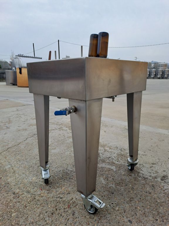 STAINLESS STEEL SEMIAUTOMATIC RINSING MACHINE, “MOD MF” WITH 2 WATER RINSING NOZZLES, SECOND HAND MACHINE - Image 6 STAINLESS STEEL SEMIAUTOMATIC RINSING MACHINE, “MOD MF” WITH 2 WATER RINSING NOZZLES, SECOND HAND MACHINE - Image 6