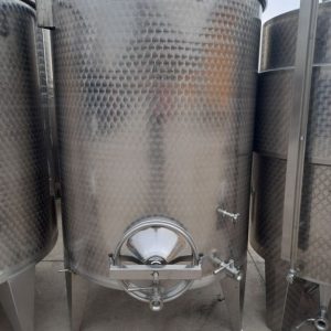 STAINLESS STEEL TANK, ALBRIGI FIRM, INCLINED FLAT BOTTOM FLOATING LID, LITER CAPACITY 20 HL (LITERS 2000), SECOND-HAND EQUIPMENT