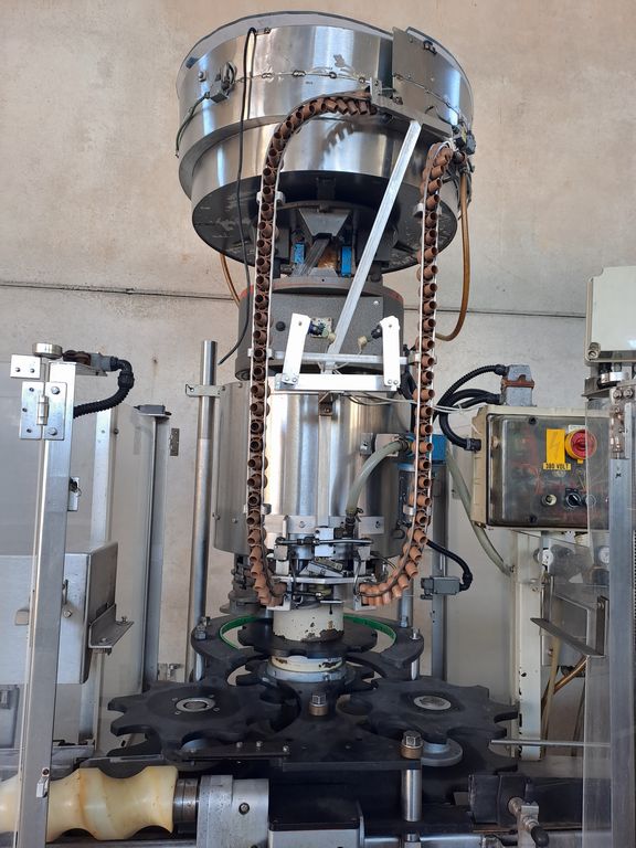 CORKING MACHINE BERTOLASO, MODEL KAPPA 108 8 HEADS FOR PLASTIC MUSHROOM CAP, SECOND-HAND MACHINE - Image 2 CORKING MACHINE BERTOLASO, MODEL KAPPA 108 8 HEADS FOR PLASTIC MUSHROOM CAP, SECOND-HAND MACHINE - Image 2