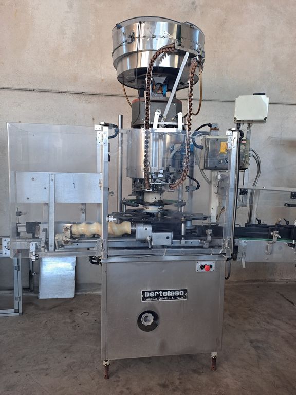 CORKING MACHINE BERTOLASO, MODEL KAPPA 108 8 HEADS FOR PLASTIC MUSHROOM CAP, SECOND-HAND MACHINE CORKING MACHINE BERTOLASO, MODEL KAPPA 108 8 HEADS FOR PLASTIC MUSHROOM CAP, SECOND-HAND MACHINE