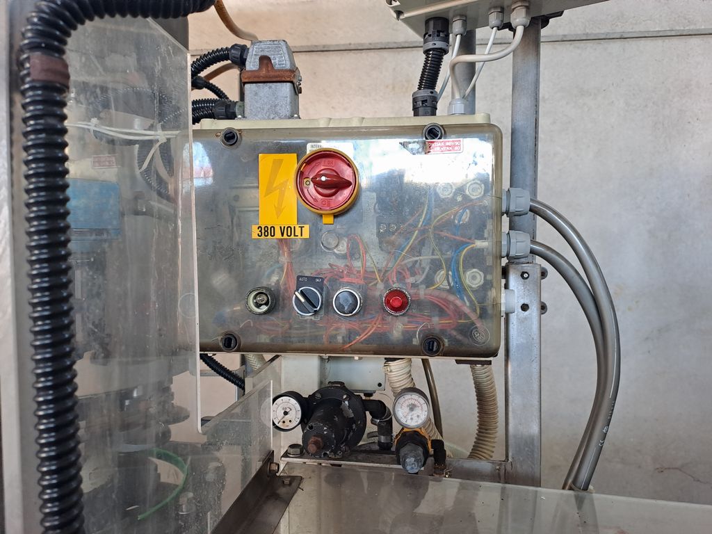 CORKING MACHINE BERTOLASO, MODEL KAPPA 108 8 HEADS FOR PLASTIC MUSHROOM CAP, SECOND-HAND MACHINE - Image 5 CORKING MACHINE BERTOLASO, MODEL KAPPA 108 8 HEADS FOR PLASTIC MUSHROOM CAP, SECOND-HAND MACHINE - Image 5