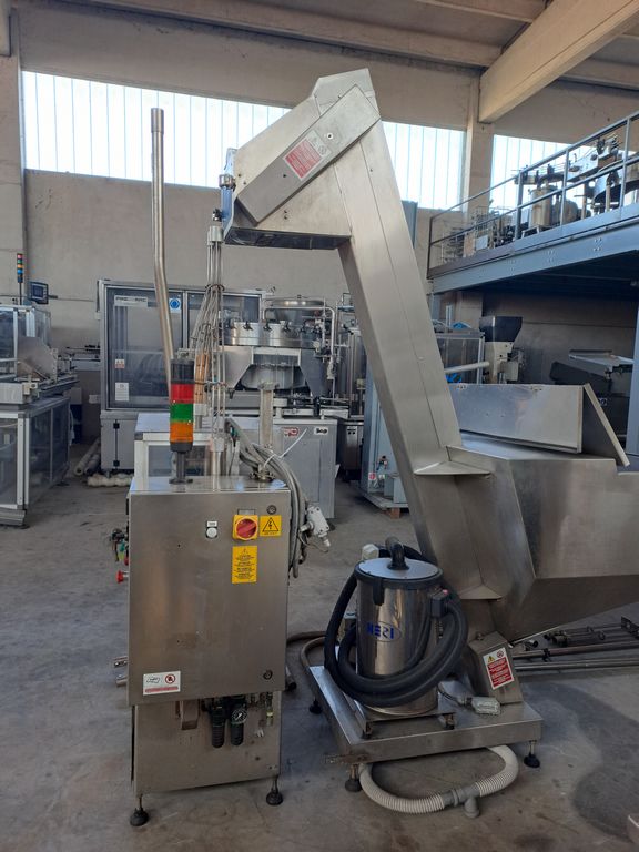 MBF 12-HEAD CORKING MACHINE FOR MUSHROOM AND NATURAL CORKS, MODEL CORKMATIC R/S, WITH NERI CAP FEEDER, USED MACHINE - Image 2 MBF 12-HEAD CORKING MACHINE FOR MUSHROOM AND NATURAL CORKS, MODEL CORKMATIC R/S, WITH NERI CAP FEEDER, USED MACHINE - Image 2