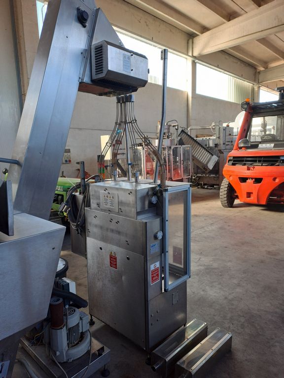 MBF 12-HEAD CORKING MACHINE FOR MUSHROOM AND NATURAL CORKS, MODEL CORKMATIC R/S, WITH NERI CAP FEEDER, USED MACHINE - Image 6 MBF 12-HEAD CORKING MACHINE FOR MUSHROOM AND NATURAL CORKS, MODEL CORKMATIC R/S, WITH NERI CAP FEEDER, USED MACHINE - Image 6