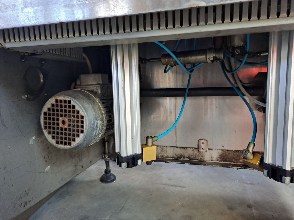 MBF 12-HEAD CORKING MACHINE FOR MUSHROOM AND NATURAL CORKS, MODEL CORKMATIC R/S, WITH NERI CAP FEEDER, USED MACHINE - Image 8 MBF 12-HEAD CORKING MACHINE FOR MUSHROOM AND NATURAL CORKS, MODEL CORKMATIC R/S, WITH NERI CAP FEEDER, USED MACHINE - Image 8