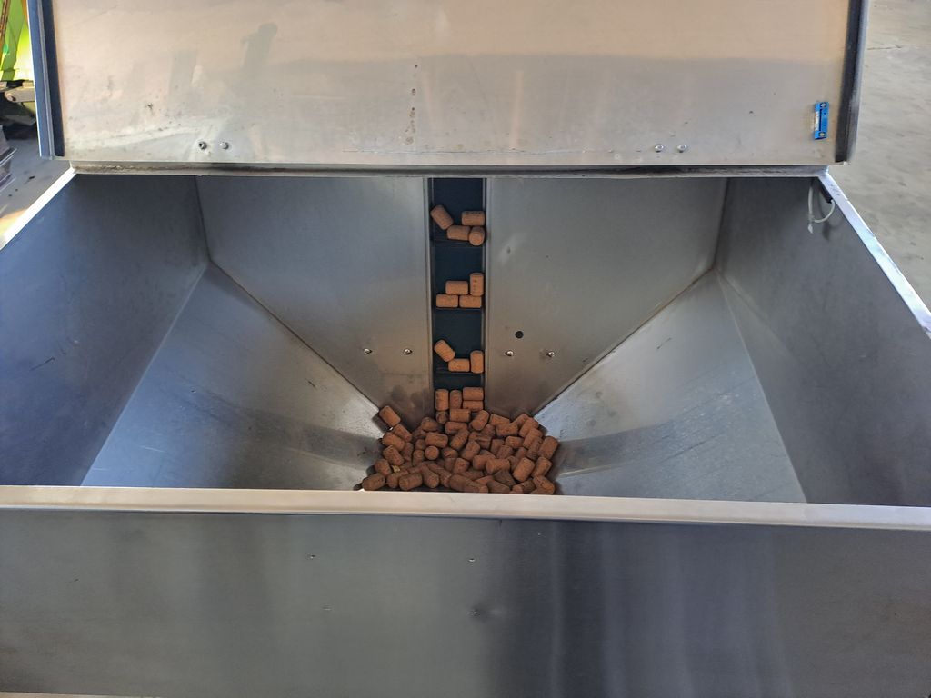 MBF 12-HEAD CORKING MACHINE FOR MUSHROOM AND NATURAL CORKS, MODEL CORKMATIC R/S, WITH NERI CAP FEEDER, USED MACHINE - Image 14 MBF 12-HEAD CORKING MACHINE FOR MUSHROOM AND NATURAL CORKS, MODEL CORKMATIC R/S, WITH NERI CAP FEEDER, USED MACHINE - Image 14