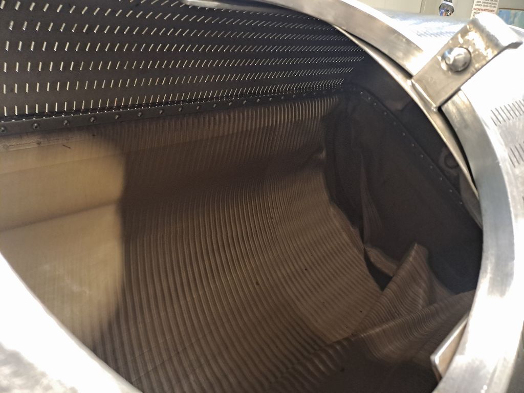 STAINLESS STEEL PNEUMATIC OPEN CYLINDER PRESS WITH MEMBRANE, VELO FIRM, 10 HL, SECOND HAND MACHINE - Image 15 STAINLESS STEEL PNEUMATIC OPEN CYLINDER PRESS WITH MEMBRANE, VELO FIRM, 10 HL, SECOND HAND MACHINE - Image 15