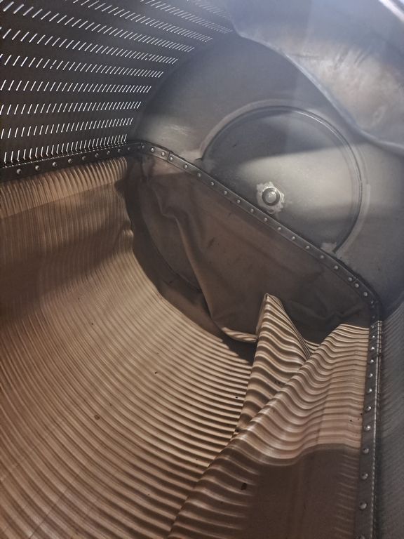 STAINLESS STEEL PNEUMATIC OPEN CYLINDER PRESS WITH MEMBRANE, VELO FIRM, 10 HL, SECOND HAND MACHINE - Image 2 STAINLESS STEEL PNEUMATIC OPEN CYLINDER PRESS WITH MEMBRANE, VELO FIRM, 10 HL, SECOND HAND MACHINE - Image 2