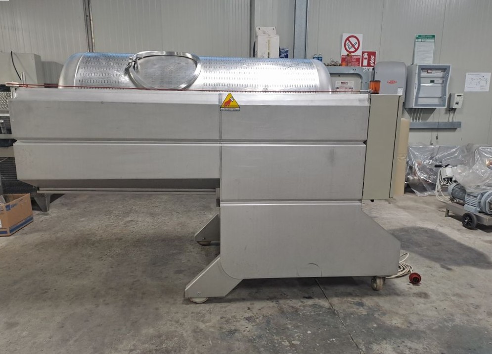 STAINLESS STEEL PNEUMATIC OPEN CYLINDER PRESS WITH MEMBRANE, VELO FIRM, 10 HL, SECOND HAND MACHINE - Image 4 STAINLESS STEEL PNEUMATIC OPEN CYLINDER PRESS WITH MEMBRANE, VELO FIRM, 10 HL, SECOND HAND MACHINE - Image 4