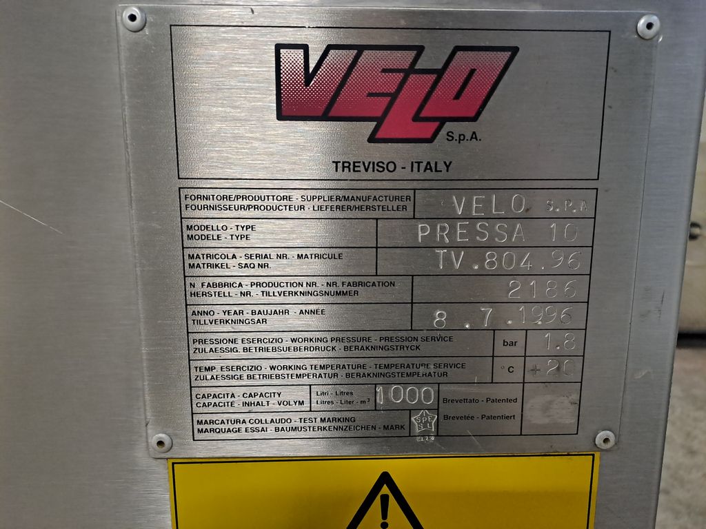 STAINLESS STEEL PNEUMATIC OPEN CYLINDER PRESS WITH MEMBRANE, VELO FIRM, 10 HL, SECOND HAND MACHINE - Image 7 STAINLESS STEEL PNEUMATIC OPEN CYLINDER PRESS WITH MEMBRANE, VELO FIRM, 10 HL, SECOND HAND MACHINE - Image 7