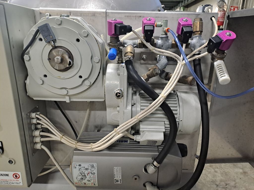 STAINLESS STEEL PNEUMATIC OPEN CYLINDER PRESS WITH MEMBRANE, VELO FIRM, 10 HL, SECOND HAND MACHINE - Image 11 STAINLESS STEEL PNEUMATIC OPEN CYLINDER PRESS WITH MEMBRANE, VELO FIRM, 10 HL, SECOND HAND MACHINE - Image 11