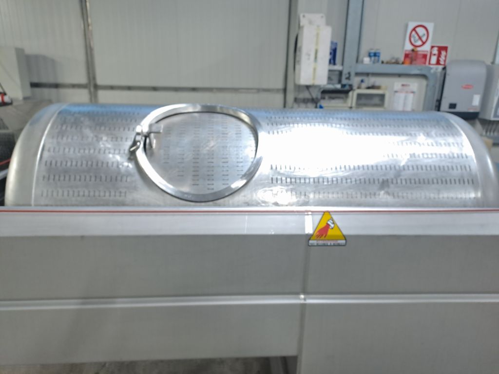 STAINLESS STEEL PNEUMATIC OPEN CYLINDER PRESS WITH MEMBRANE, VELO FIRM, 10 HL, SECOND HAND MACHINE - Image 12 STAINLESS STEEL PNEUMATIC OPEN CYLINDER PRESS WITH MEMBRANE, VELO FIRM, 10 HL, SECOND HAND MACHINE - Image 12