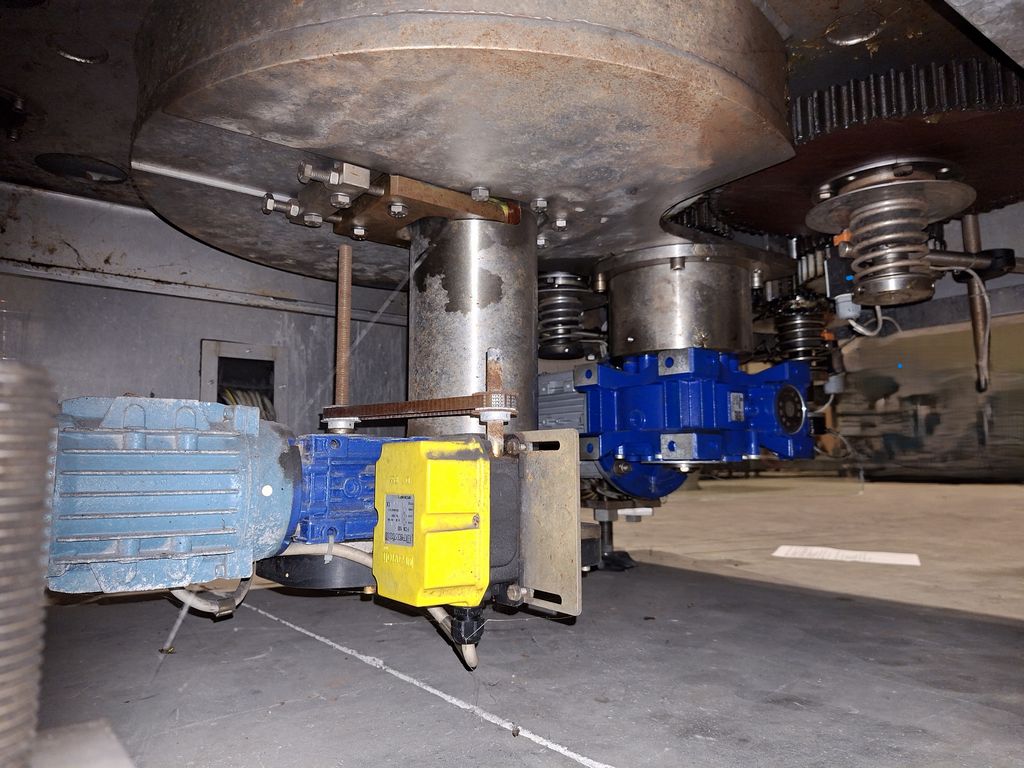 MBF 12-HEAD CORKING MACHINE FOR MUSHROOM AND NATURAL CORKS, MODEL CORKMATIC R/S, WITH NERI CAP FEEDER, USED MACHINE - Image 30 MBF 12-HEAD CORKING MACHINE FOR MUSHROOM AND NATURAL CORKS, MODEL CORKMATIC R/S, WITH NERI CAP FEEDER, USED MACHINE - Image 30