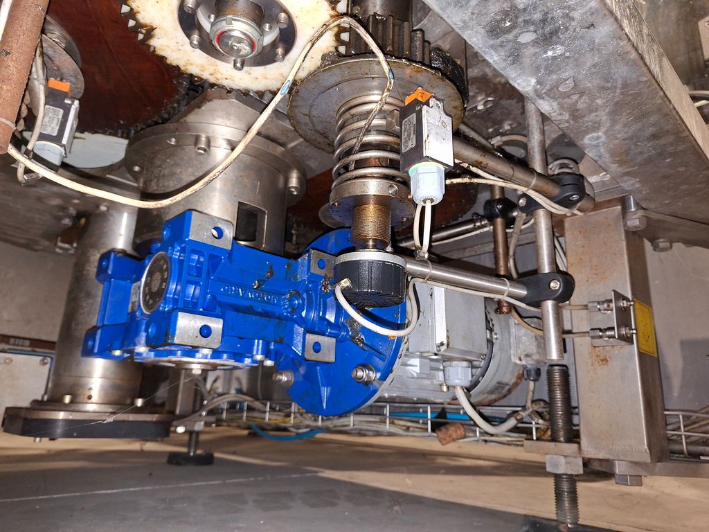 MBF 12-HEAD CORKING MACHINE FOR MUSHROOM AND NATURAL CORKS, MODEL CORKMATIC R/S, WITH NERI CAP FEEDER, USED MACHINE - Image 32 MBF 12-HEAD CORKING MACHINE FOR MUSHROOM AND NATURAL CORKS, MODEL CORKMATIC R/S, WITH NERI CAP FEEDER, USED MACHINE - Image 32