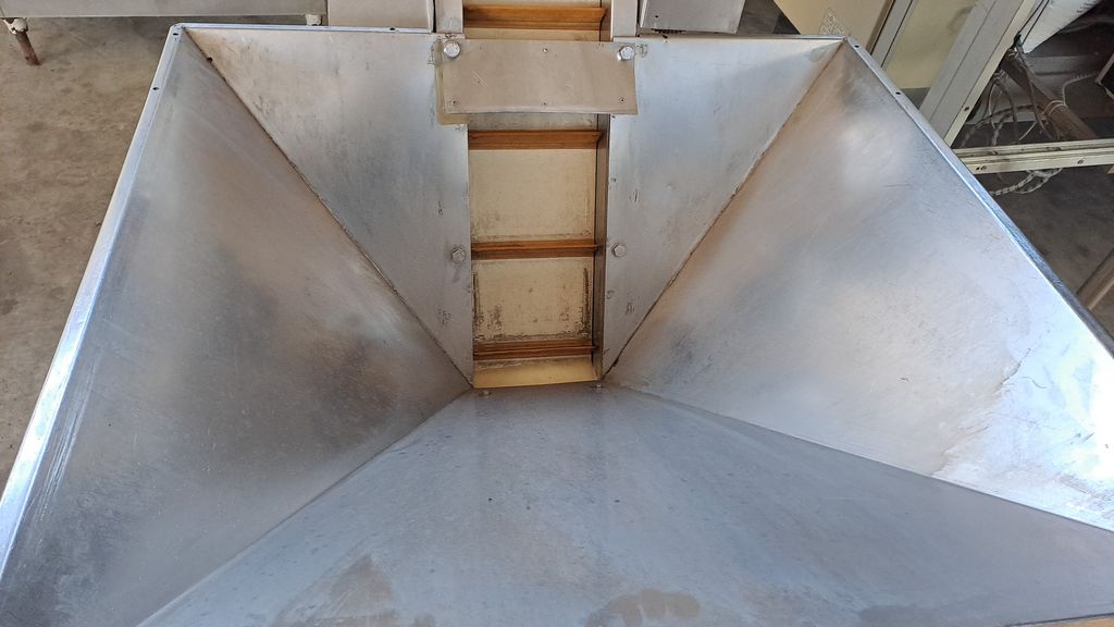 CORKING MACHINE BERTOLASO, MODEL KAPPA 108 8 HEADS FOR PLASTIC MUSHROOM CAP, SECOND-HAND MACHINE - Image 16 CORKING MACHINE BERTOLASO, MODEL KAPPA 108 8 HEADS FOR PLASTIC MUSHROOM CAP, SECOND-HAND MACHINE - Image 16