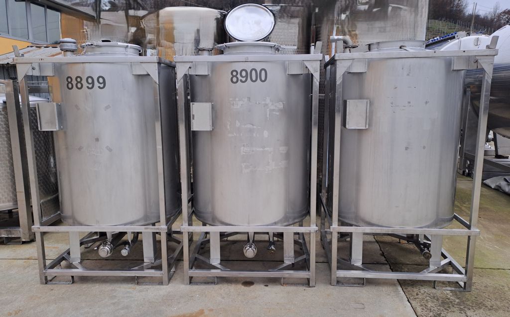 FORK-LIFTABLE/STACKABLE TANKS, CAPACITY 1000 LITERS, SECOND HAND EQUIPMENT - Image 3 FORK-LIFTABLE/STACKABLE TANKS, CAPACITY 1000 LITERS, SECOND HAND EQUIPMENT - Image 3